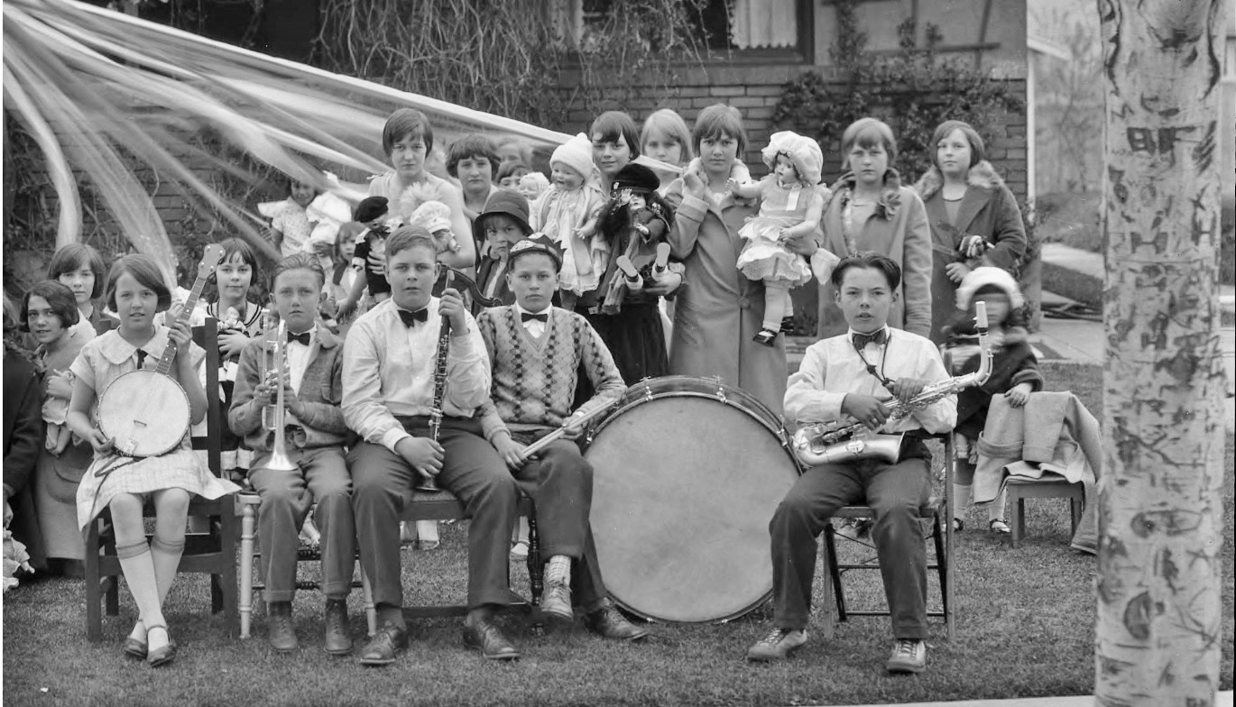 1559 Harvard Maypole 5-2-1928 b