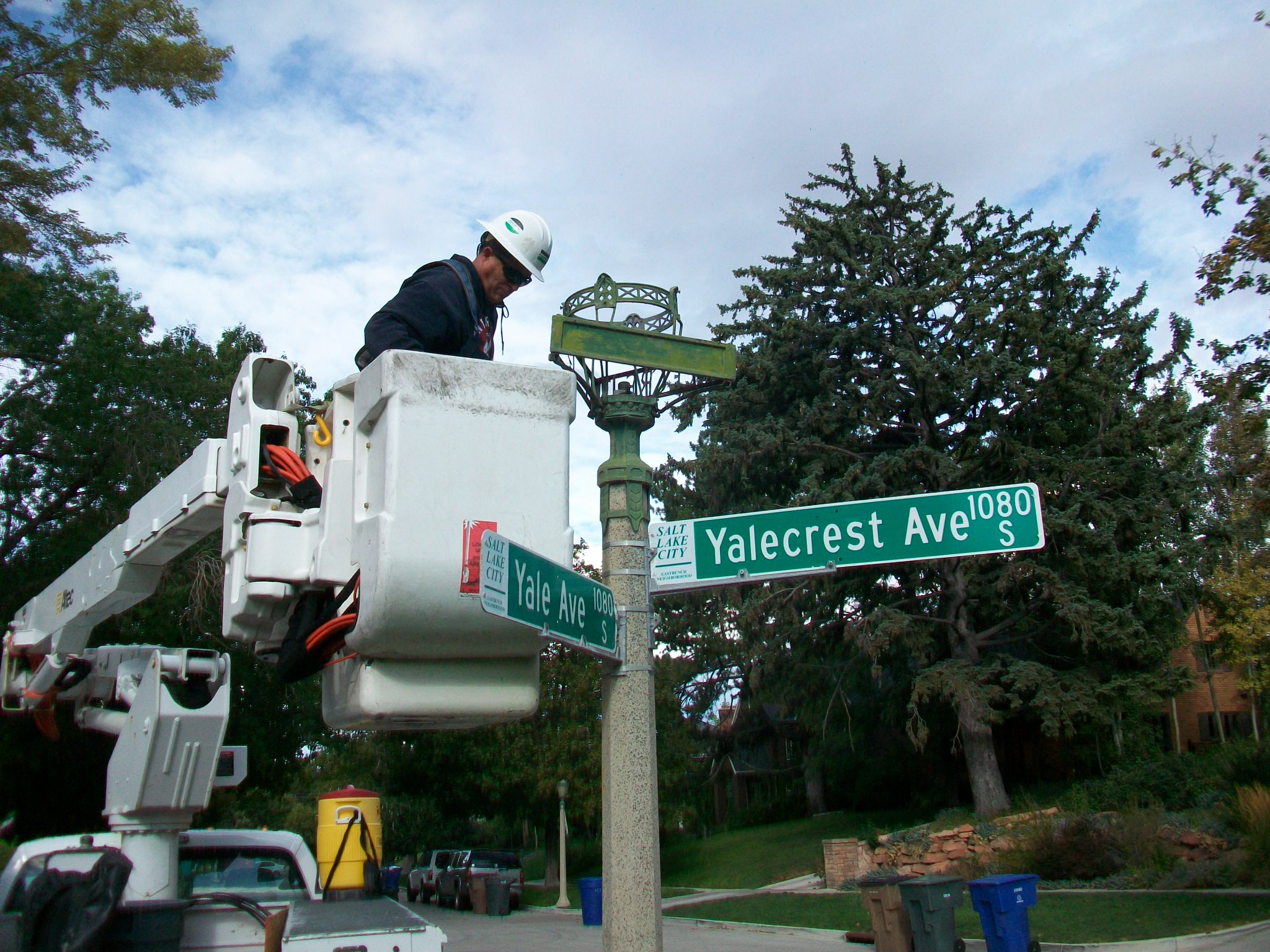 The Yale/Yalecrest Street Lamp Restoration Project