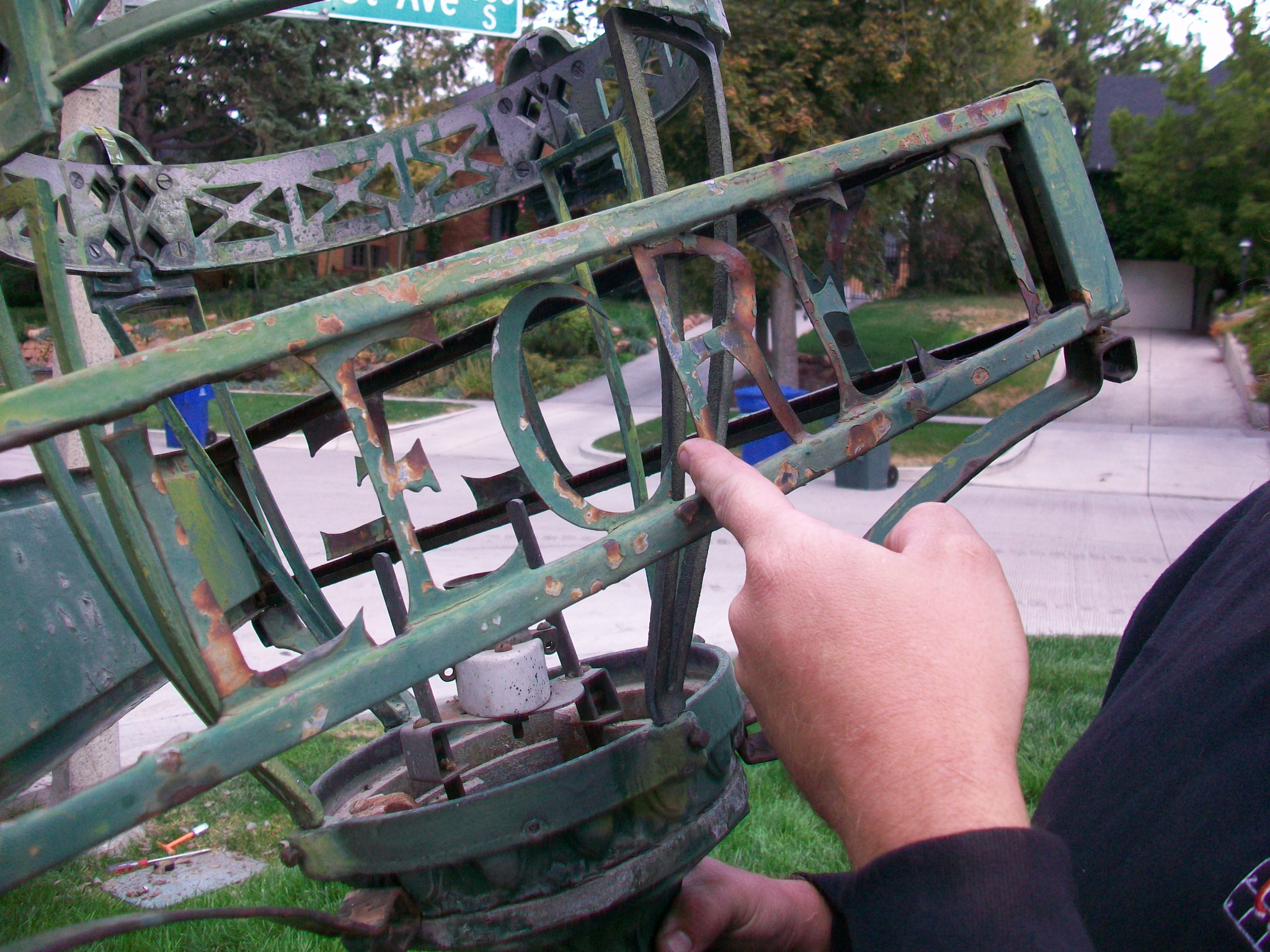 The dilapidated basket/cage.